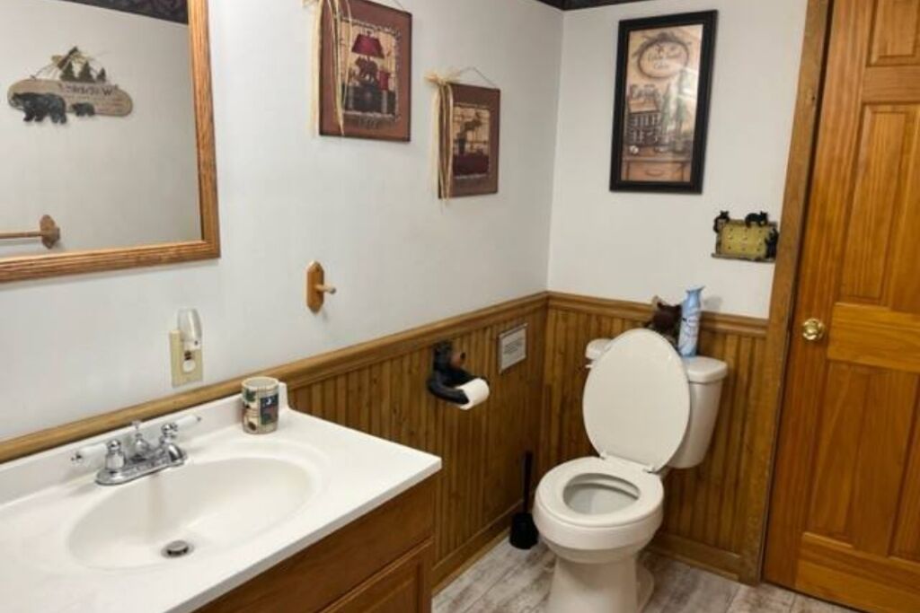 2nd Bathroom