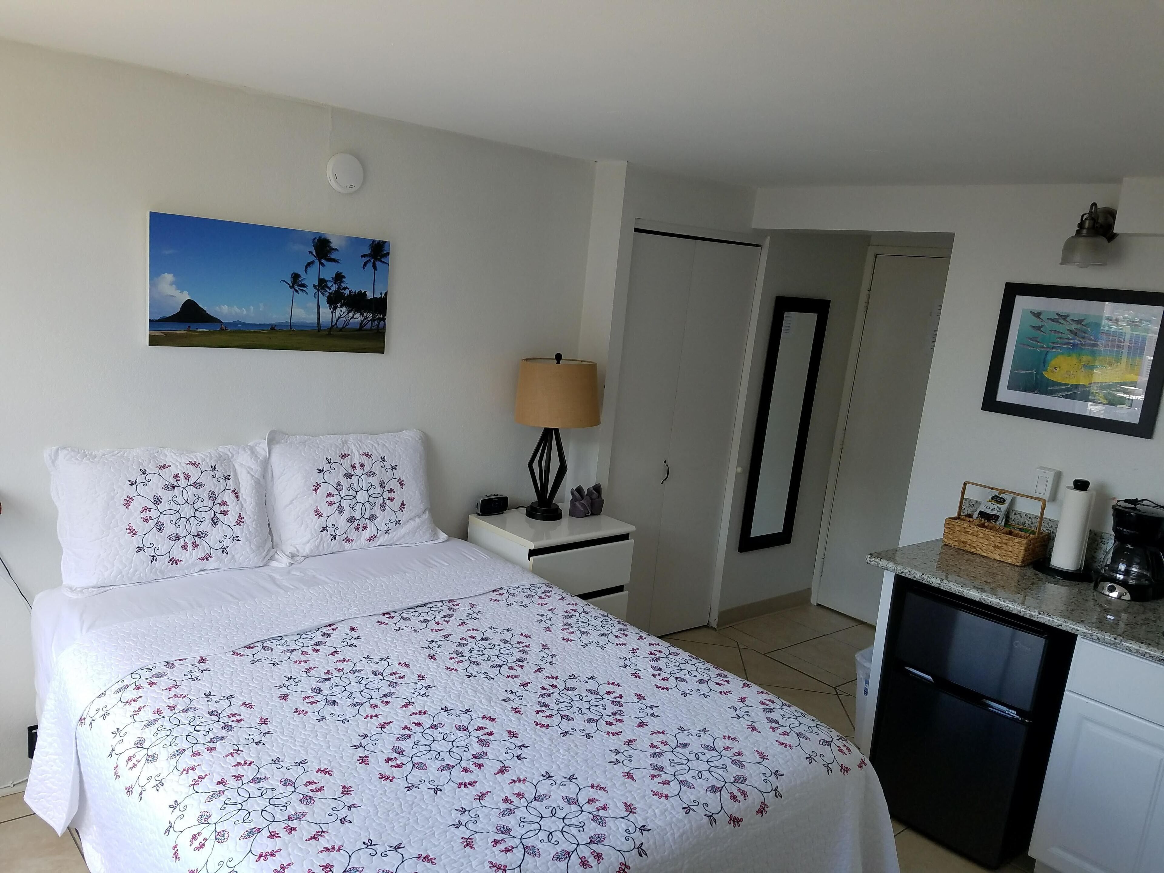 Clean,  Comfortable and Cozy Waikiki Condo for Two!  