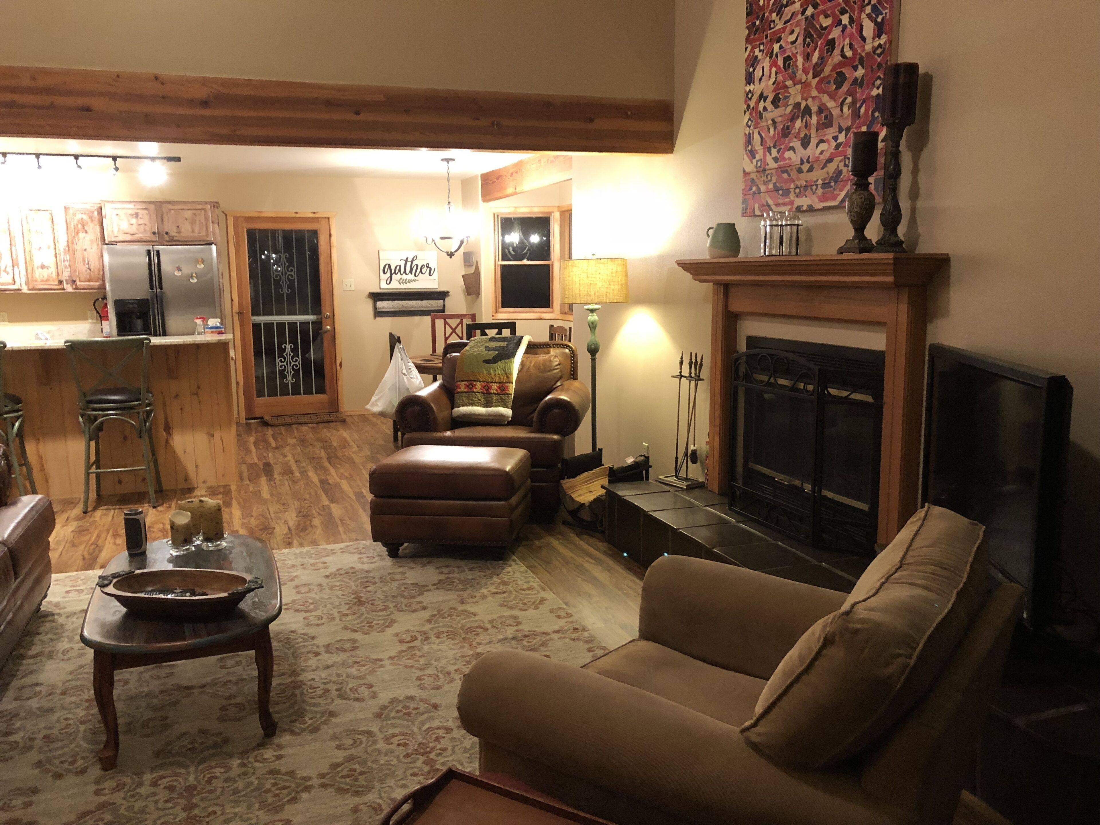 Beautiful cabin in town. Perfect for winter skiing and summer fishing!