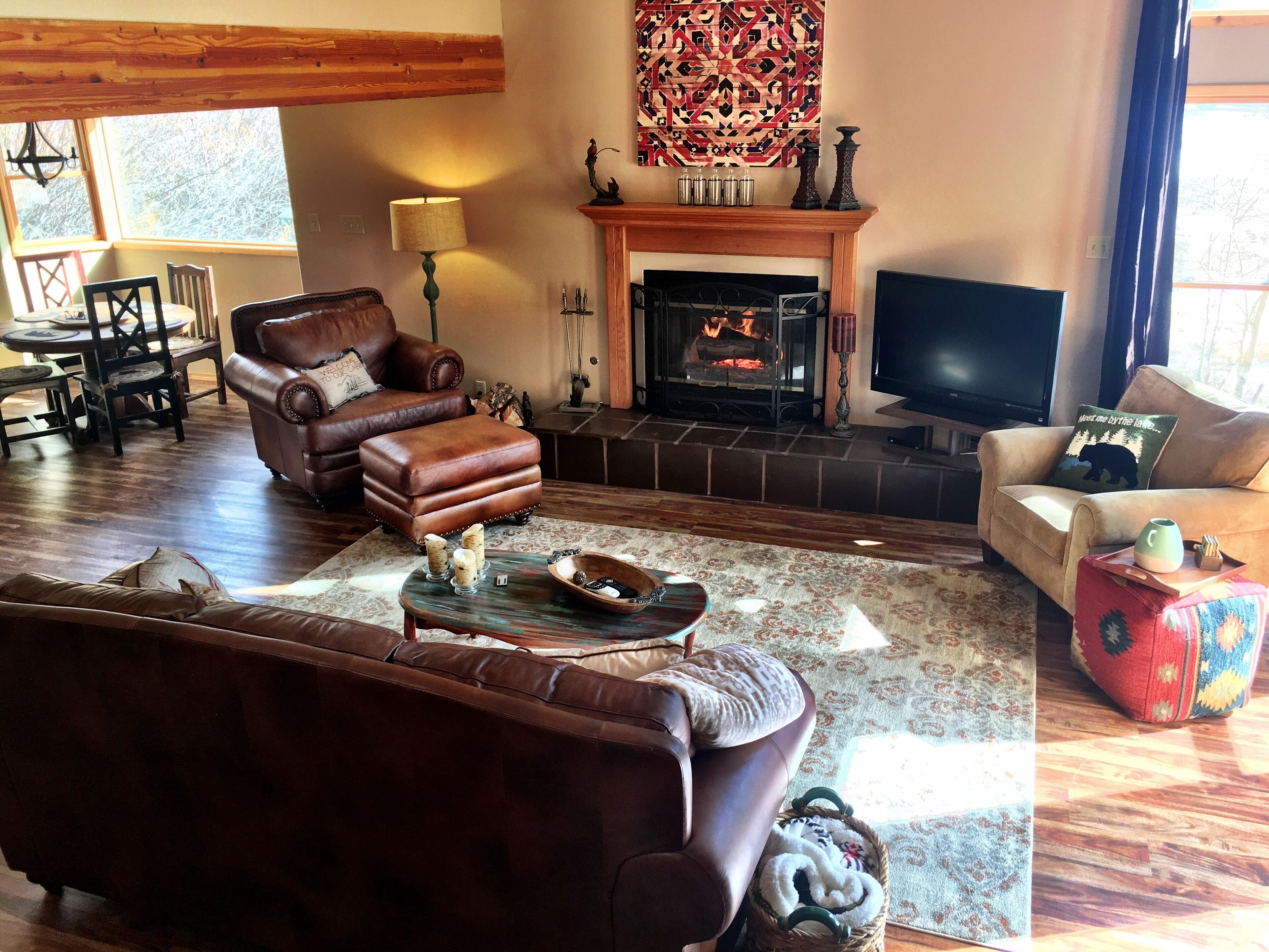 Beautiful cabin in town. Perfect for winter skiing and summer fishing!