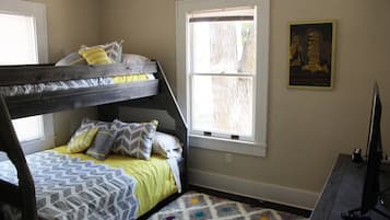 3 bedrooms, iron/ironing board, travel cot, WiFi