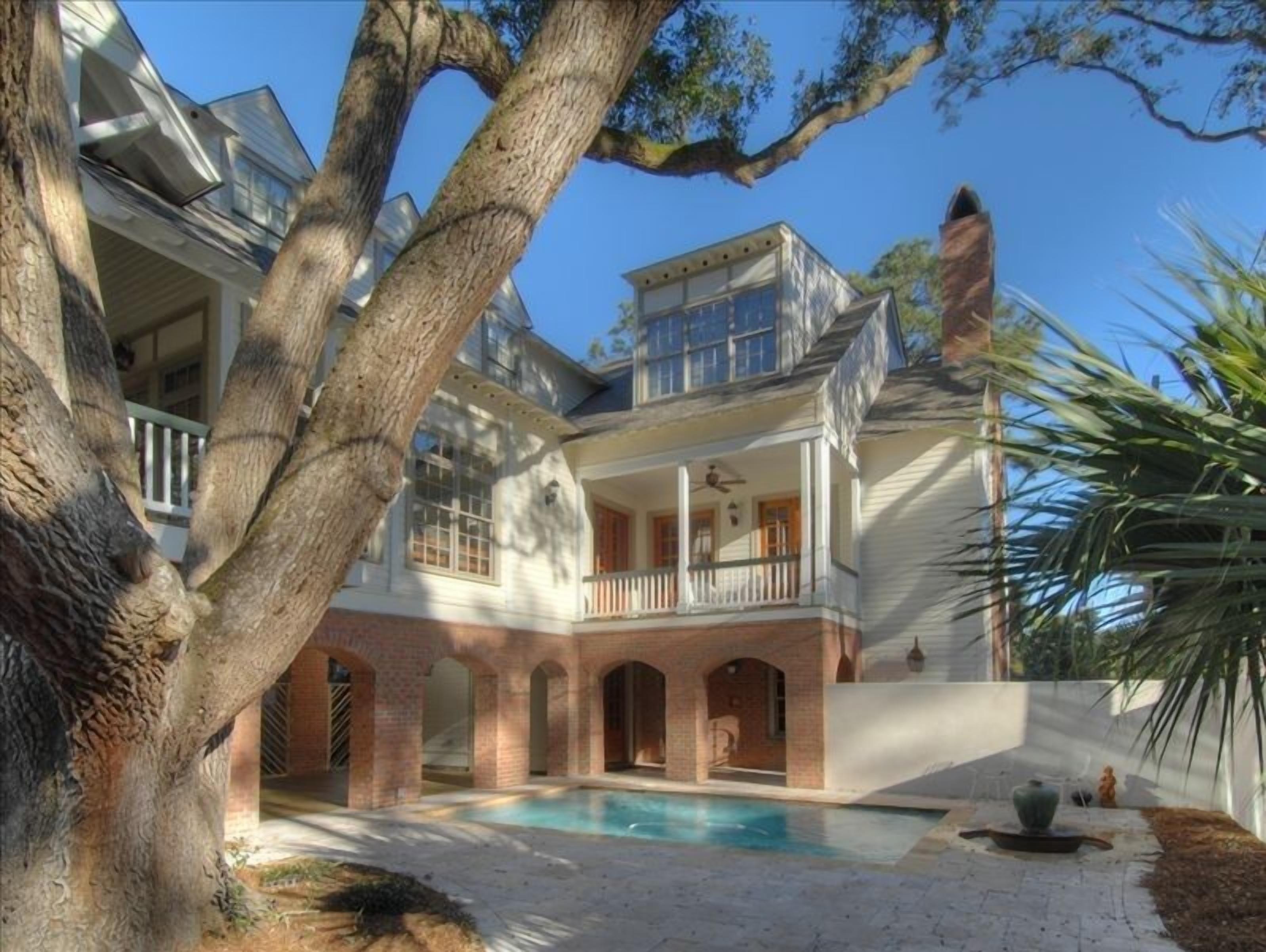  Gorgeous Custom Home, 7 BR, 2 porches,  steps to beach, heated  pool, elevator