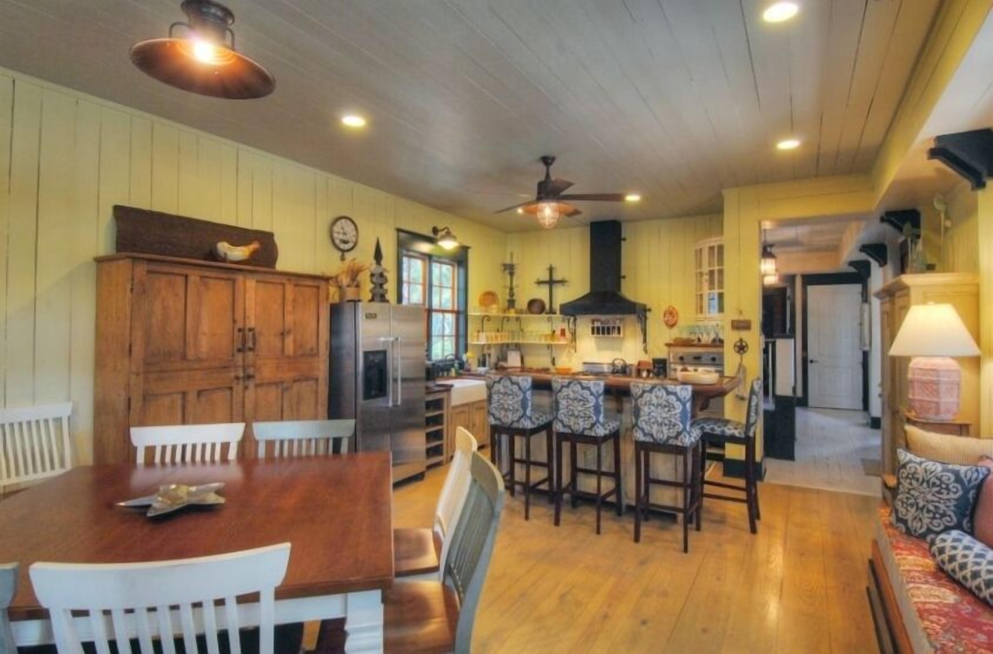  Gorgeous Custom Home, 7 BR, 2 porches,  steps to beach, heated  pool, elevator