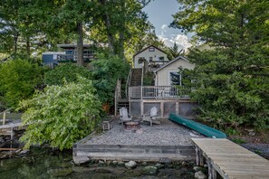 Exterior - Quaint, cozy Blackbird Cottage on Seneca Lake with private lakefront (Dresden)