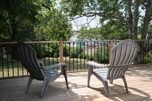 Property grounds - Modern 4BR Harbourfront Century Home (Prince Edward)