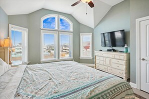 8 bedrooms, internet, bed sheets