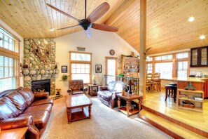 Télévision, cheminée