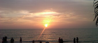 Close To Naples Beach! Pets Welcome. Bikes Available. Hot Tub. Summer Specials!