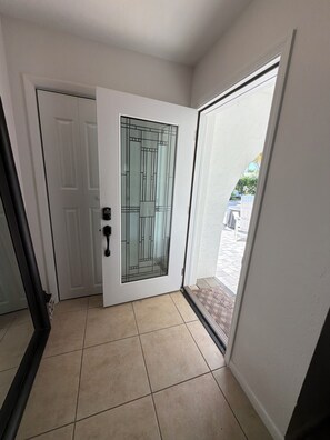 Interior - Close To Naples Beach! Pets Welcome. Bikes Available. Hot Tub. Holiday Specials! (Naples)