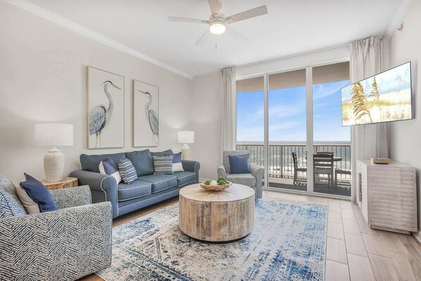 Smart-TV, bøker og kontorer