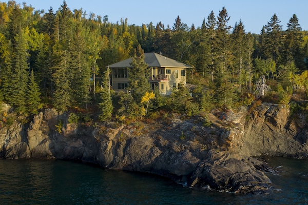 North Shore Headlands House on Lake Superior