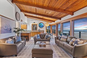 Smart-TV, peis og bøker