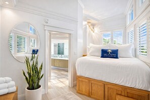 4 bedrooms, free WiFi, bed sheets - Sandy BEACHFRONT Surfside - at Corcoran Beach, Newly Remodeled w/ HOT TUB! (Santa Cruz)
