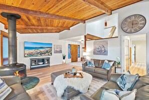 Smart-TV, peis og bøker