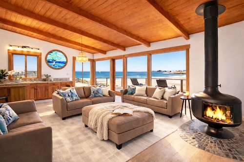 Sandy BEACHFRONT Surfside - at Corcoran Beach, Newly Remodeled w/ HOT TUB!