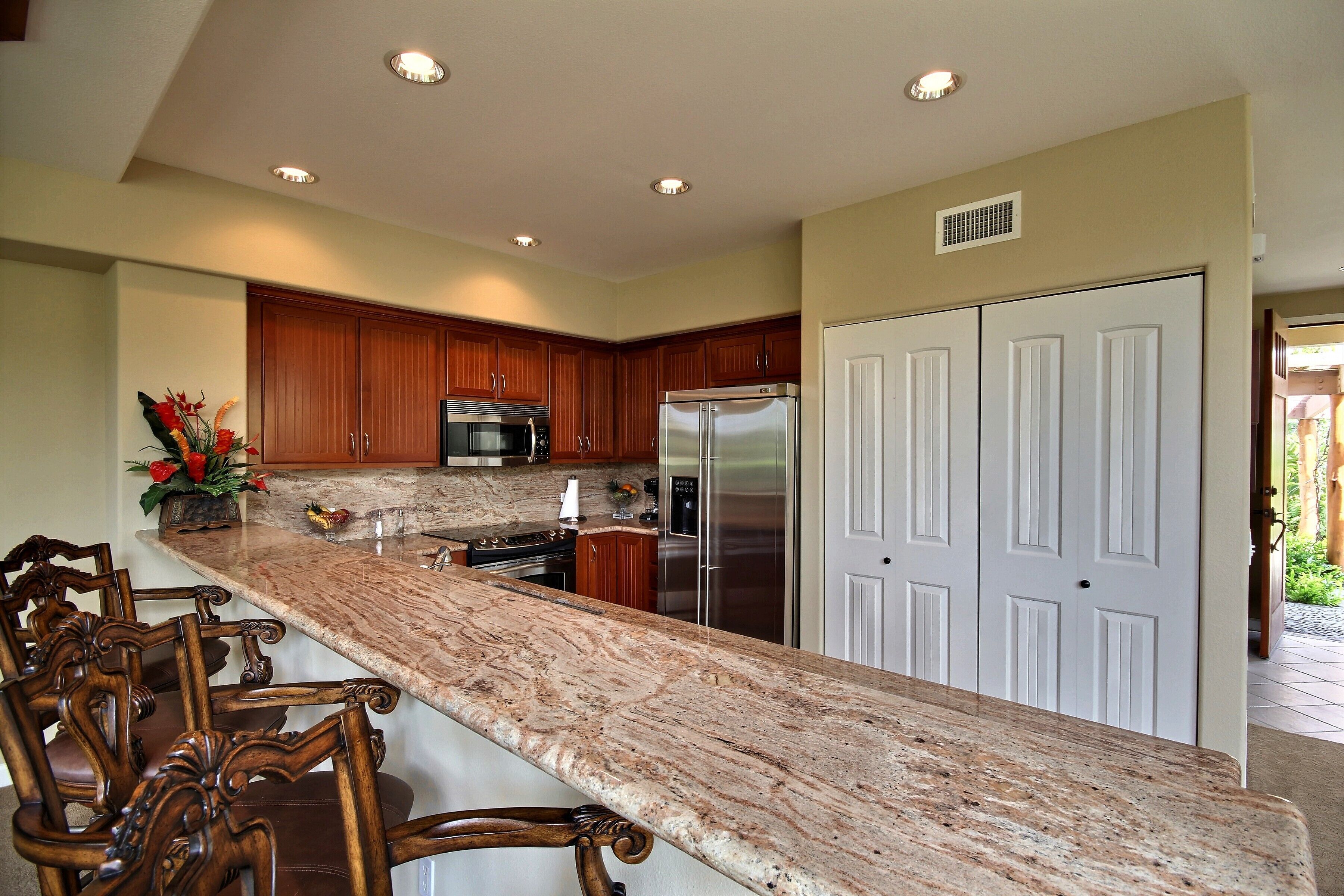 Poolside Delight! Spacious, Lanai BBQ & Exclusive Hilton Pool Pass for '23