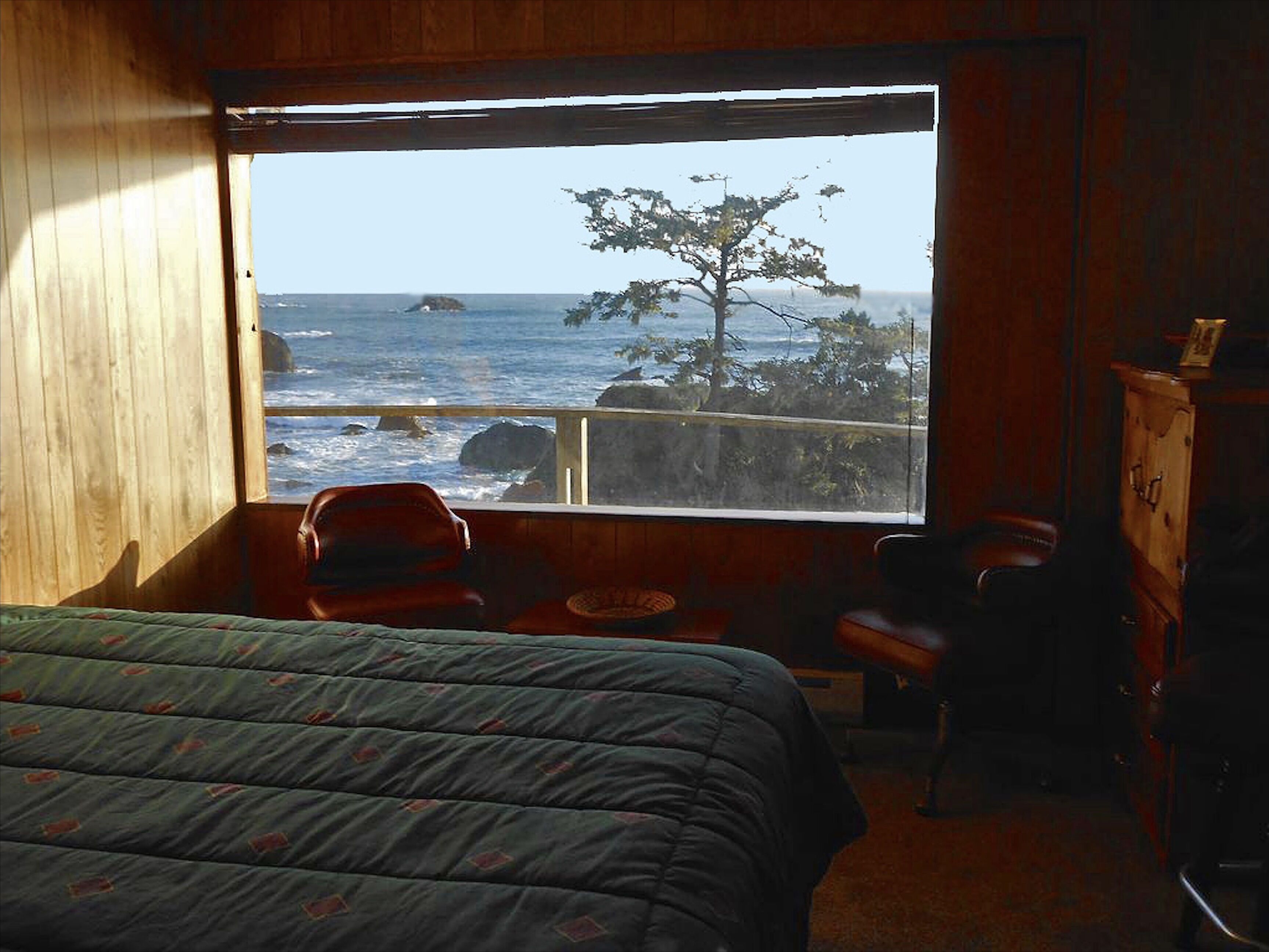 Ocean's Edge Cabin | 3 Bed, 2 Bath