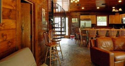 Beautifully appointed log cabin features mountain views, river, trails, WiFi