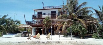 Secluded Beachfront Home / Pool, Dock, Rooftop Views