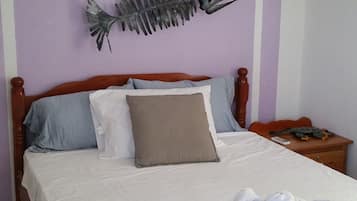 6 Schlafzimmer, Schreibtisch, kostenloses WLAN, Bettwäsche