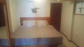 6 quartos, escrivaninha, Wi-Fi de cortesia, roupa de cama