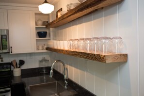 Fridge, microwave, oven, stovetop - RENT YOUR OWN ISLAND on beautiful Lake Winnipesaukee! (Laconia)