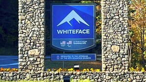 Bord voor Whiteface U.S. Army Airfield & Pennsylvania Training Site, gewijd aan de veteranen van de 10e Bergdivisie.