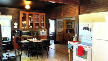 冰箱、微波炉、烤箱、炉灶