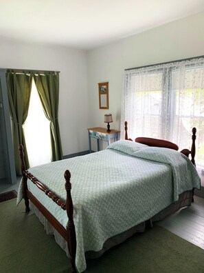 5 habitaciones, tabla de planchar con plancha y cuna de viaje 