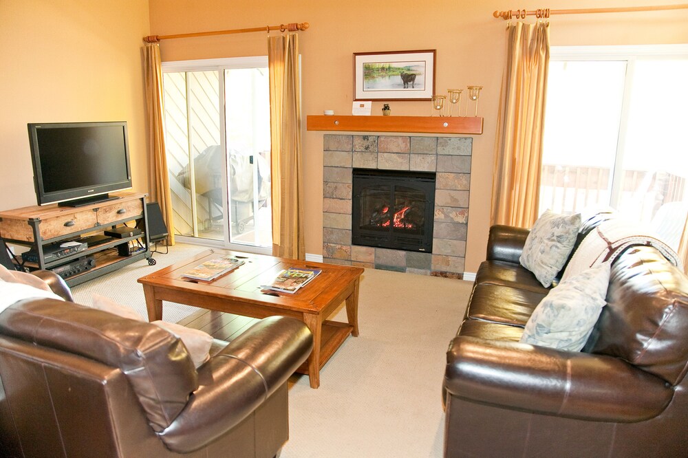 Next to bike path/ BW River, Heated Pool, Bikes/helmets included Great Reviews