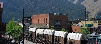 Walk 2 Baldy/River, Pool,Hot Tub, Bikes, Private Ski Locker at Mtn, Grt reviews 