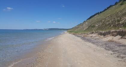 Kaunis järvifront Home, upea näkymä, yksityinen ranta, telakka, lautta