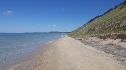 Beautiful Lakefront Home, Central AC, Paddle to Lake Michigan, Dock, Beach, Raft