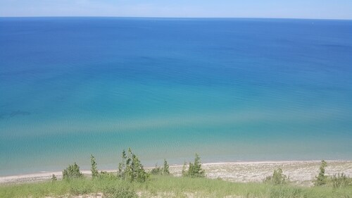 Beautiful Lakefront Home, Central AC, Paddle to Lake Michigan, Dock, Beach, Raft