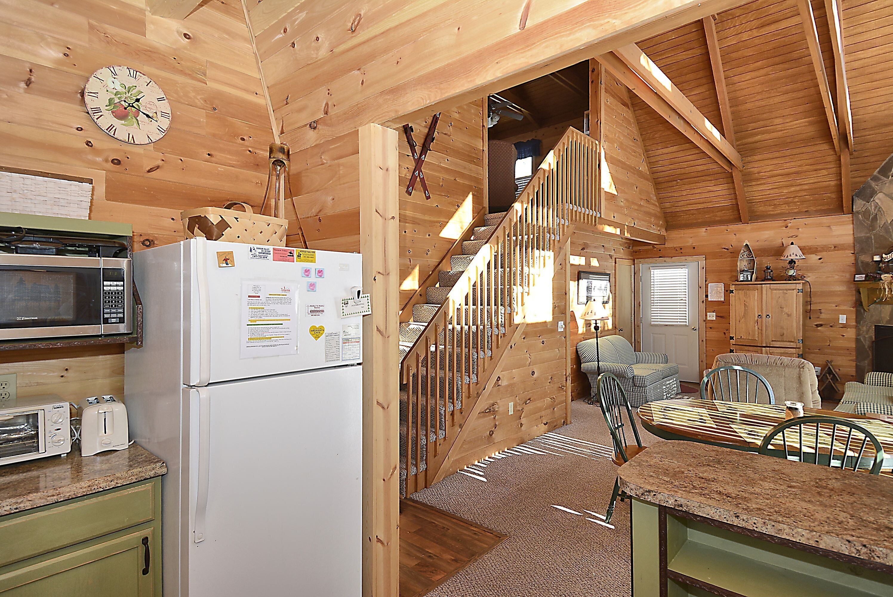 Fabulous Rustic Mountain Cabin walking distance to Timberline Mountain Slopes!