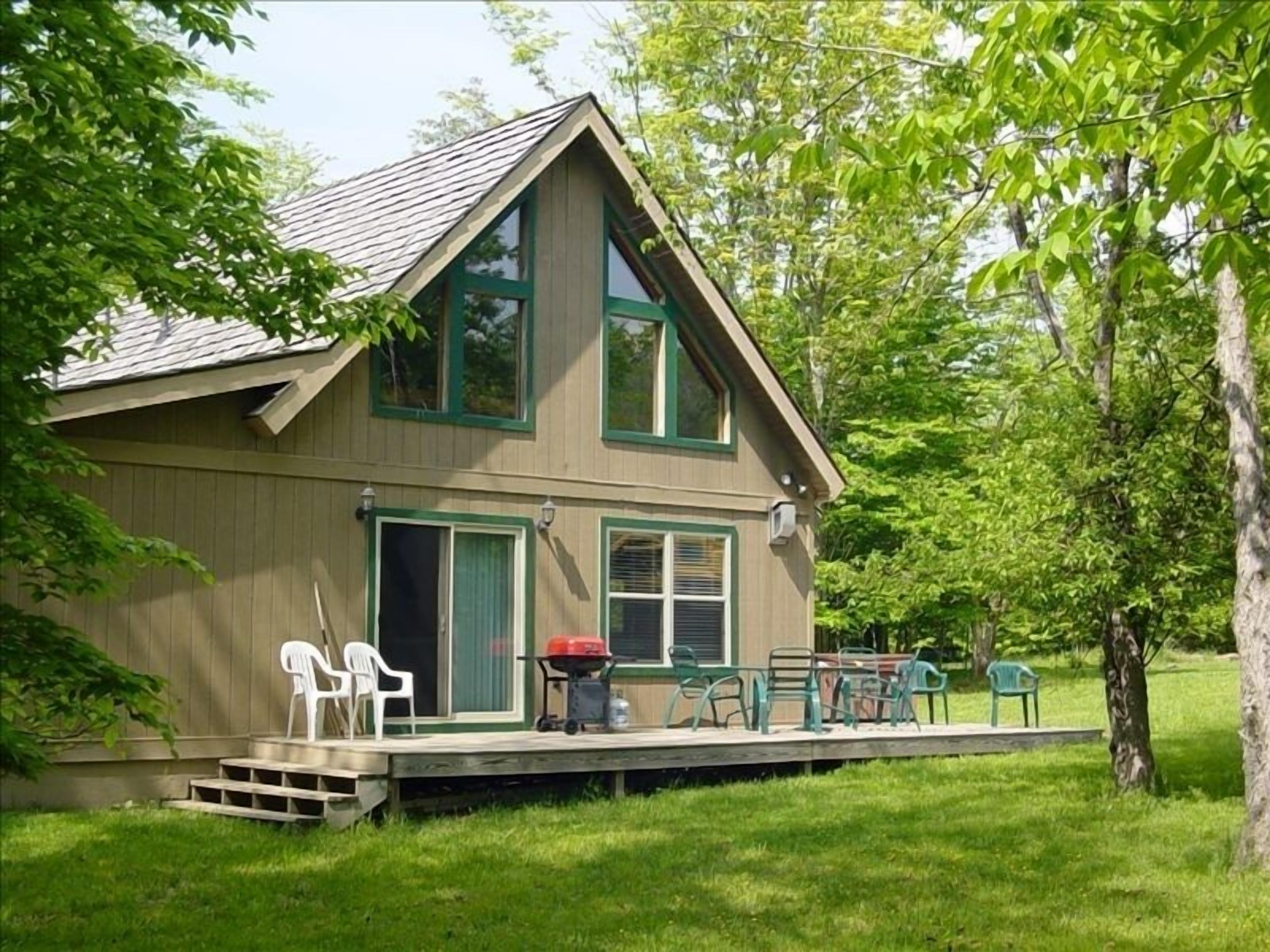 Fabulous Rustic Mountain Cabin walking distance to Timberline Mountain Slopes!