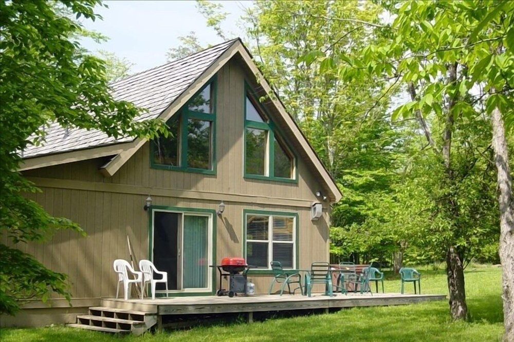 Fabulous Rustic Mountain Cabin walking distance to Timberline Mountain Slopes!