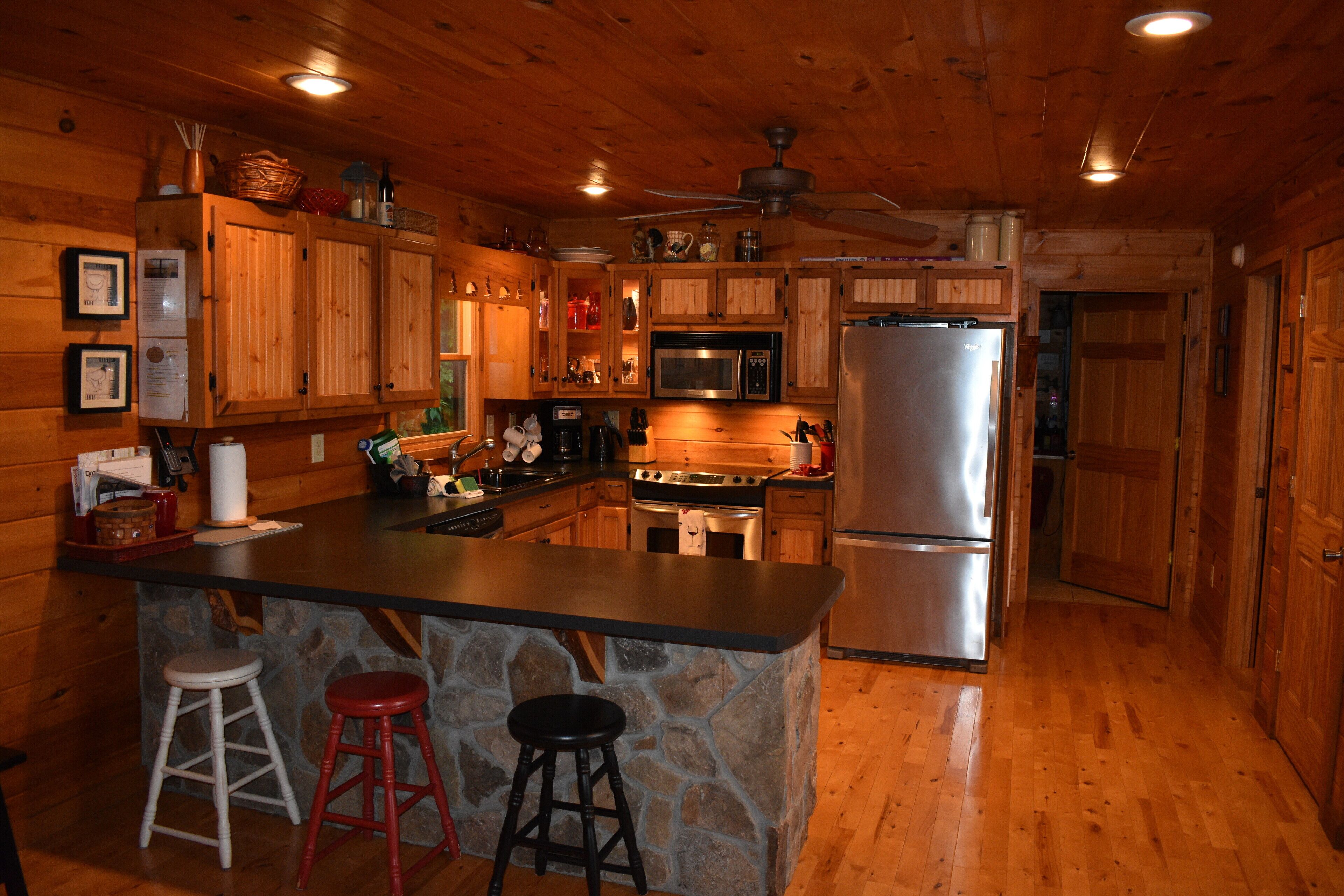 Fabulous Tri-State Mnt View 4tvs 3b/3 b, Pl Tbl/ Pn Png /hot tub, Crk, ntr trl

