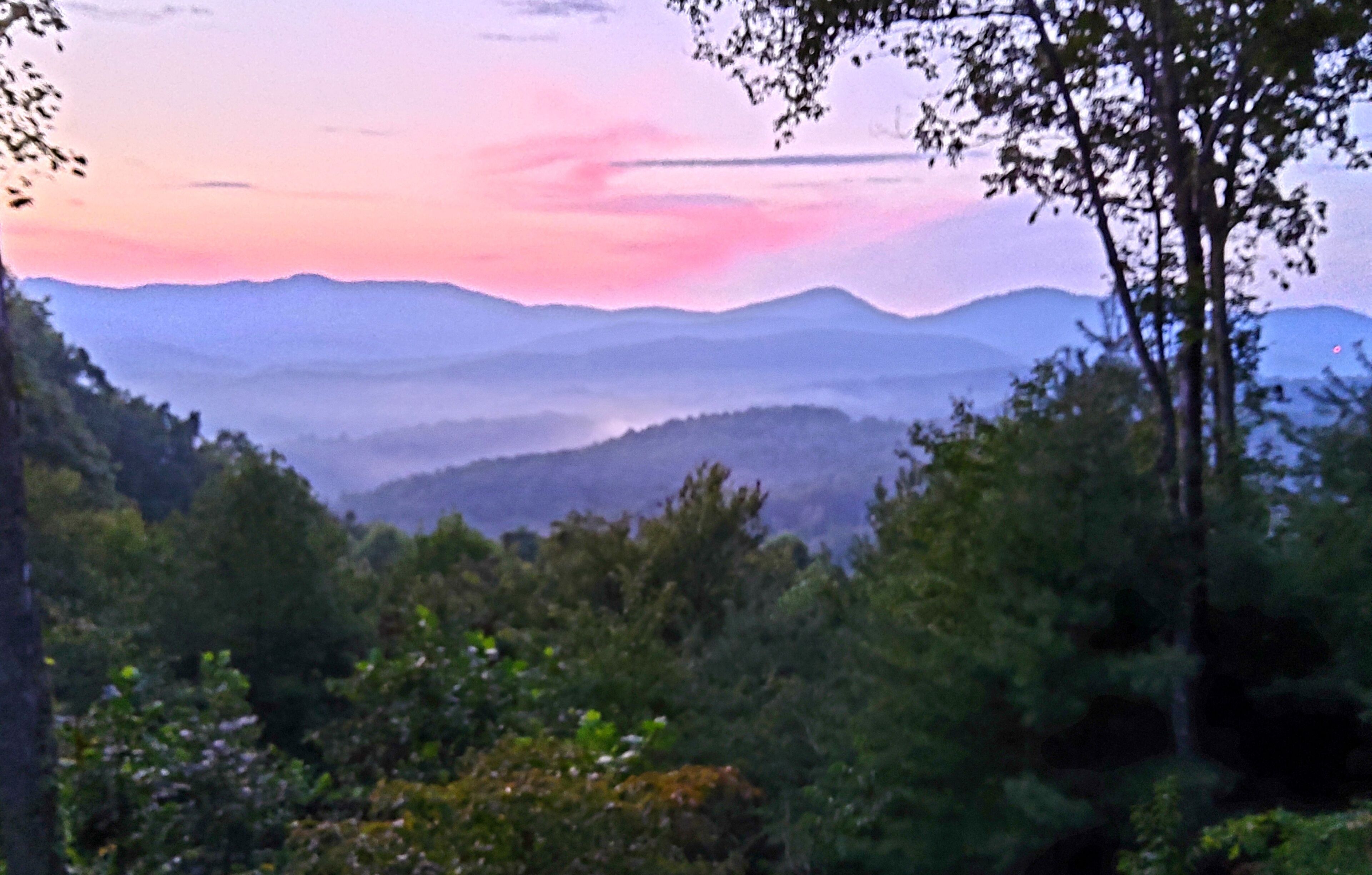 Summer special,  Wkly discount  Mt. View 4tvs 3b/3 b, Pl Tbl/ Pn Png /hot tub,

