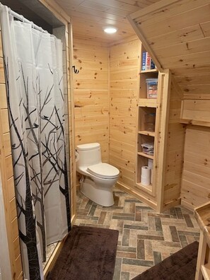 Shower, hair dryer, towels, soap - Great sunset views, private setting -  many amenities - bathroom renovation 2024 (Trout Lake)