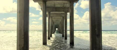 Beach nearby, sun-loungers, beach towels