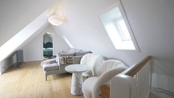 4 sovrum, skrivbord, strykjÀrn/strykbrÀda och resesÀng