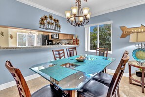 Dining - Comfy Condo at Jupiter Bay Resort, with easy beach access (Jupiter)