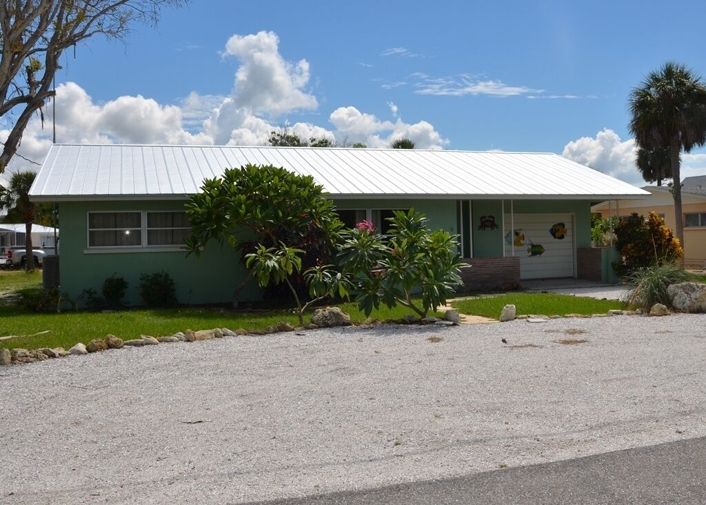 Canal (60 Ft) Front Anna Maria Rental House Great for Boaters