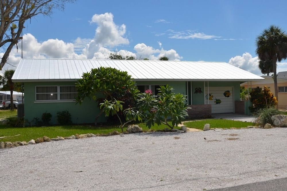 Canal (60 Ft) Front Anna Maria Rental House Great for Boaters