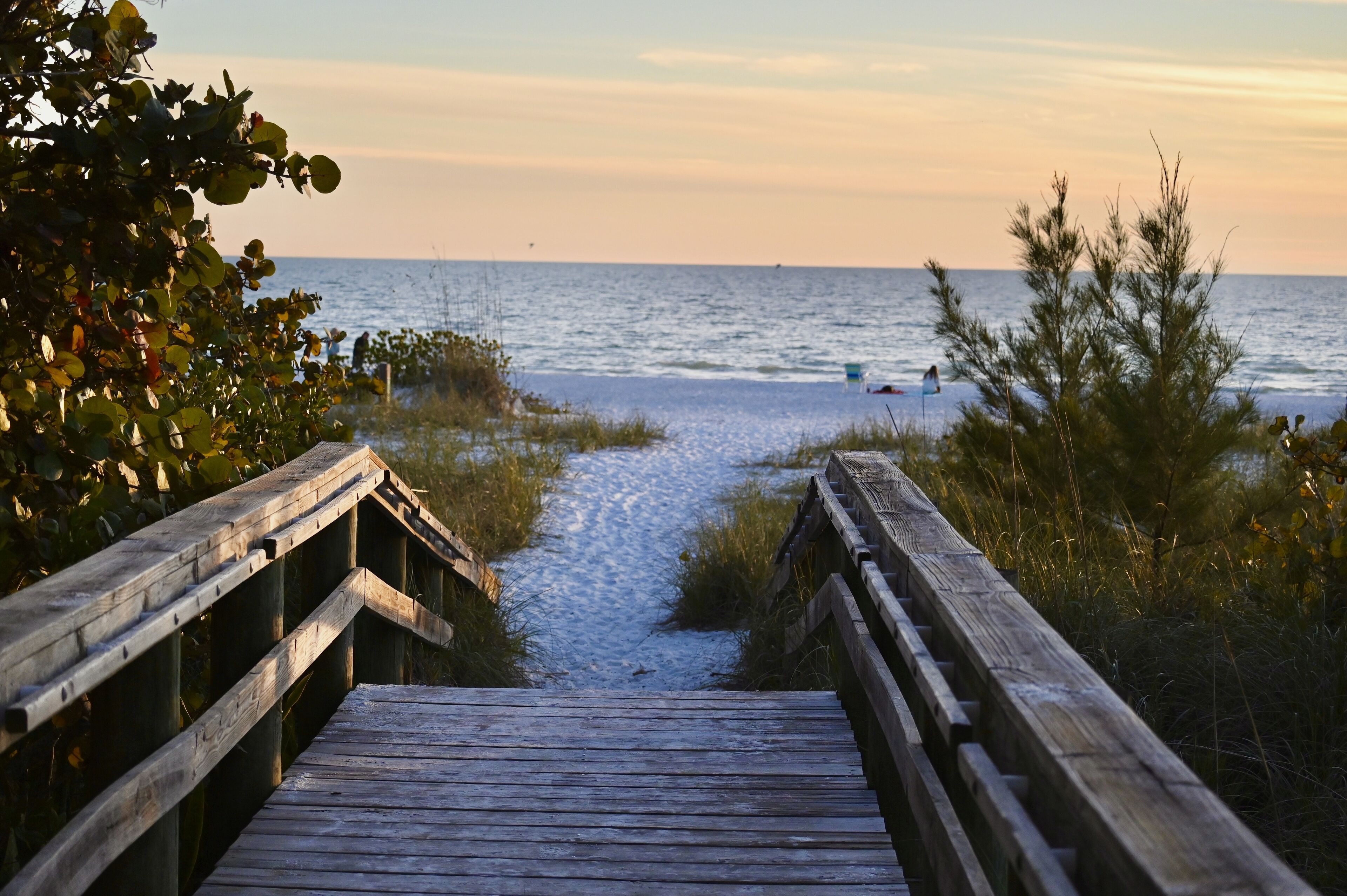 Access to beach at the end of Willow Ave.
