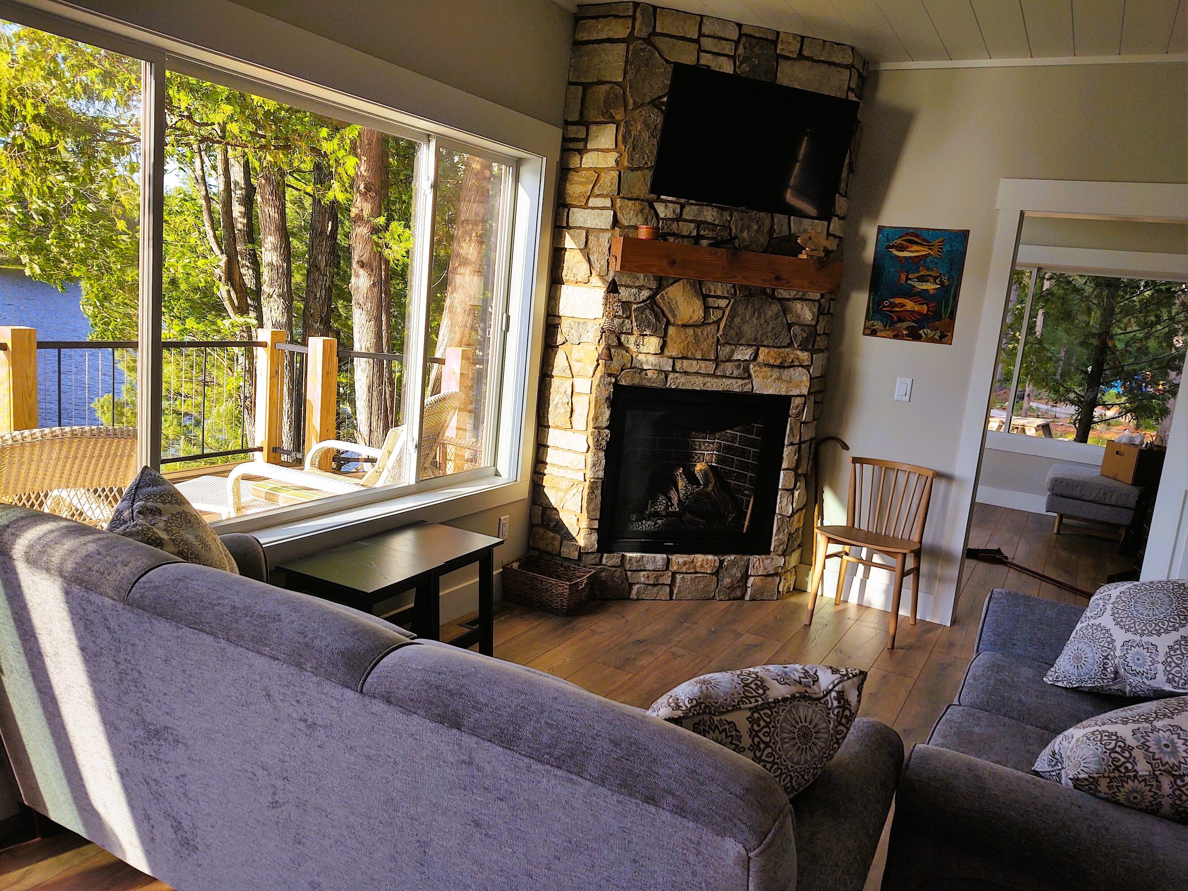 Shoreview Sunset Cottage--Perfect every season!