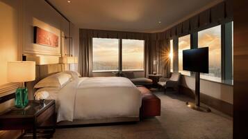 King One Bedroom Suite | Minibar, in-room safe, desk, laptop workspace