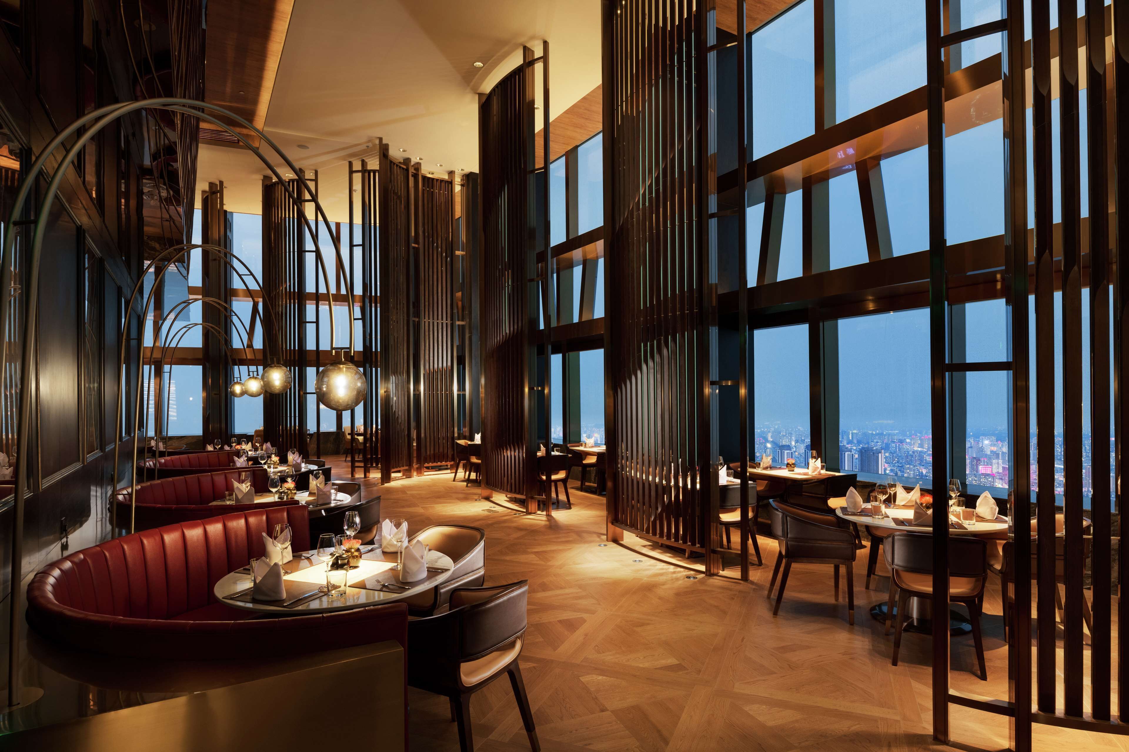 3 restaurants; breakfast, lunch, and dinner served