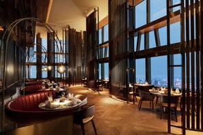 3 restaurants; breakfast, lunch, and dinner served - Conrad Shenyang (Shenyang)
